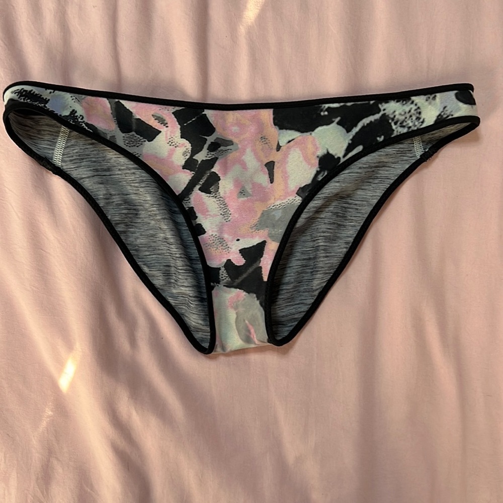 Reversible Lululemon swim bottoms